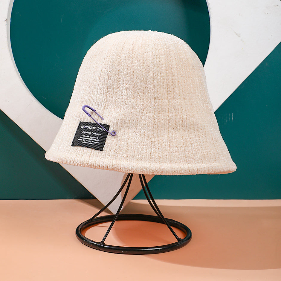 Cappello da pescatore con spilla alla moda - beige