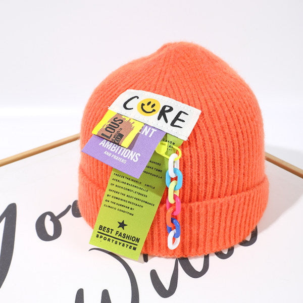 Cappello lavorato a maglia con etichetta a catena color caramella - arancione