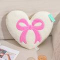 Cuscino con cuore e fiocco